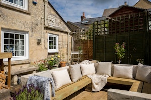 Queen of The Cotswolds image 6