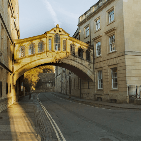 Drive to the historic streets of Oxford in just half an hour