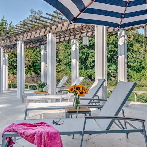 Sunbathe on the deck with music playing from the outdoor speakers