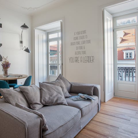 Kick back in the comfort of the open living area looking out over the atmospheric Alfama