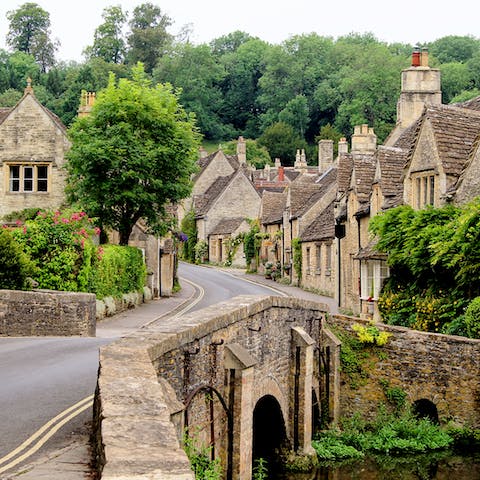 Explore the Cotswolds' picturesque villages, cottages and scenery by car