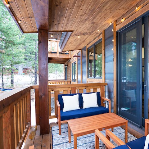 Eat outdoors on the balcony with views of the surrounding woodlands
