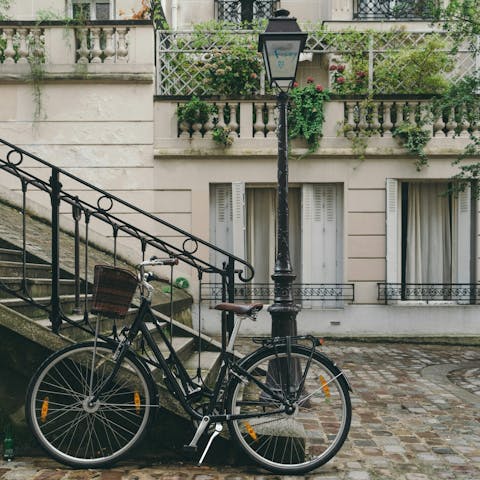 Wind your way through the historic streets of central Paris