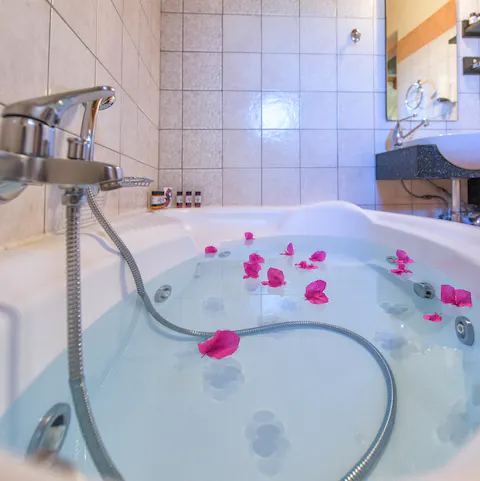 Treat yourself to an indulgent bubble bath in the spa tub