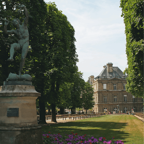Take an inspiring afternoon stroll through the Jardin du Luxembourg
