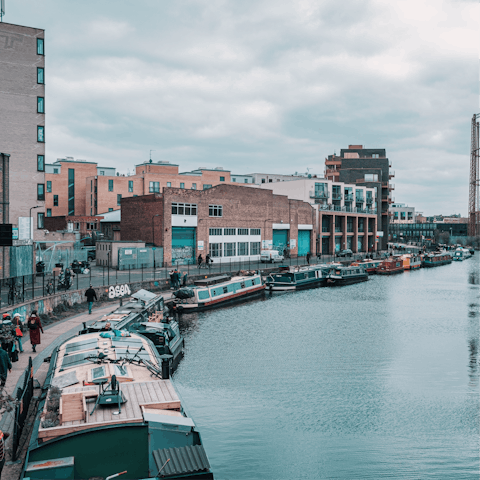 Visit nearby Broadway Market to shop in the farmers' market or dine out