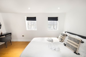 Soho Love image 8