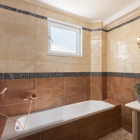 Treat yourself to a soothingly warm bath in one of the tiled tubs