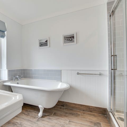 Relax in your freestanding tub after a long day out exploring Beer and the local area
