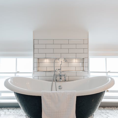 Soak away the stress in the luxurious bathtub