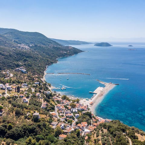 Stay in the charming town of Glossa on the island of Skopelos, only a short drive from the beach