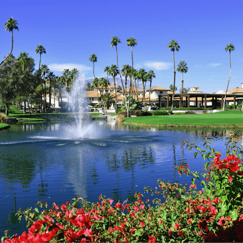 Explore the affluent area of Palm Desert and its boutiques, country clubs, and restaurants – you're a five-minute walk from the heart of everything