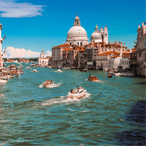 Explore Venice by vaporetto – the stops at Accademia, Giglio and Sant’Angelo are all within easy reach 
