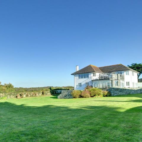 Let the kids run wild on the grassy lawn as you sip a sundowner