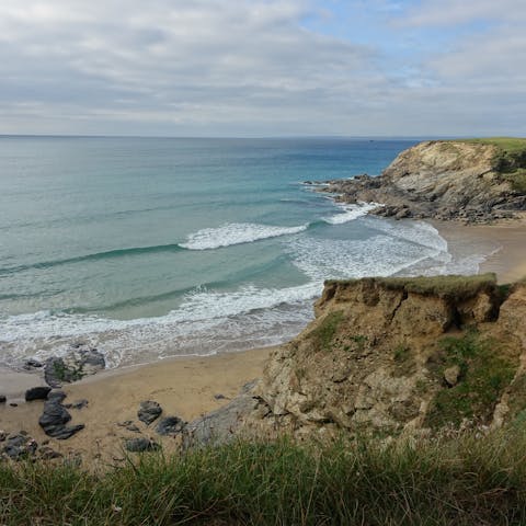 Wander down to gorgeous Constantine Bay in just ten minutes