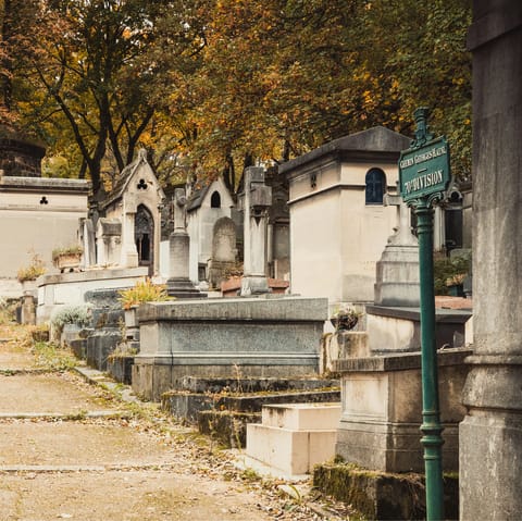 Meander Père Lachaise Cemetery – it's a short journey on the metro