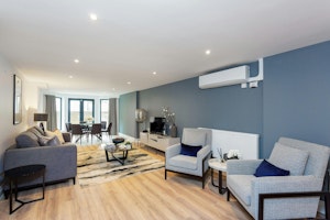 Modern Kensington image 9