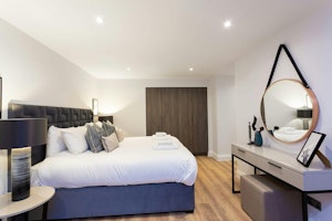 Modern Kensington image 6