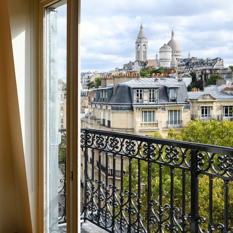 Step out onto the Juliet balcony and admire the views of Sacré Coeur