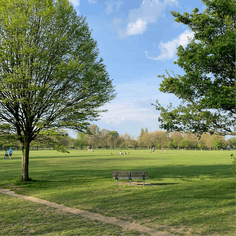 Take strolls on the Wandsworth Common situated on your doorstep 