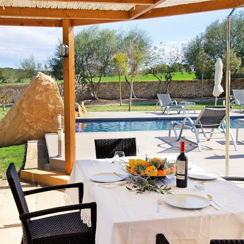 Enjoy alfresco meals in the shade of the pergola down by the pool 