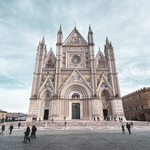 Visit Orvieto with its impressive cathedral – 21 kilometres away