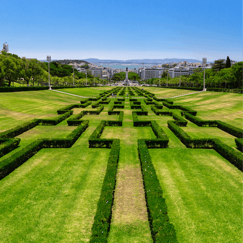 Stroll sixteen minutes to see the beautiful Parque Eduardo VII