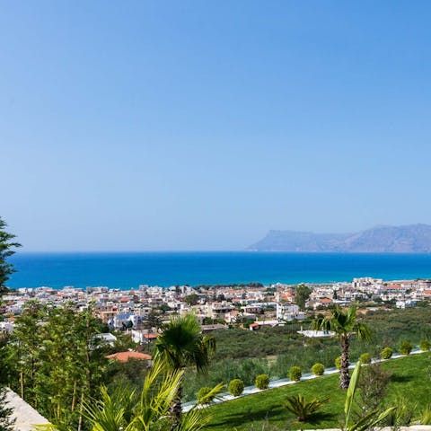 Stay on the waterfront of Kissamos with scenic views in every direction