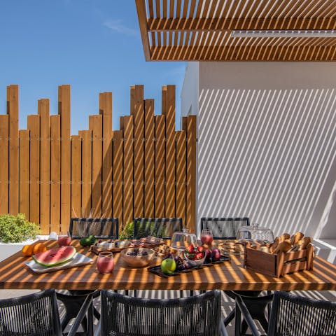 Tuck in to an alfresco feast at the outdoor dining table