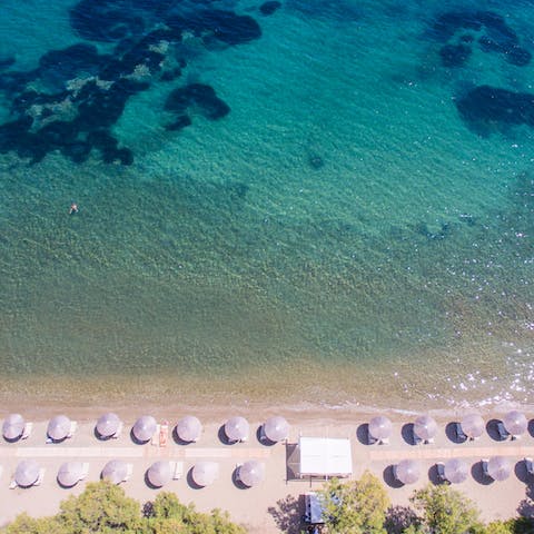 Step out on the sandy beaches of the Halkidiki coast, 350m away