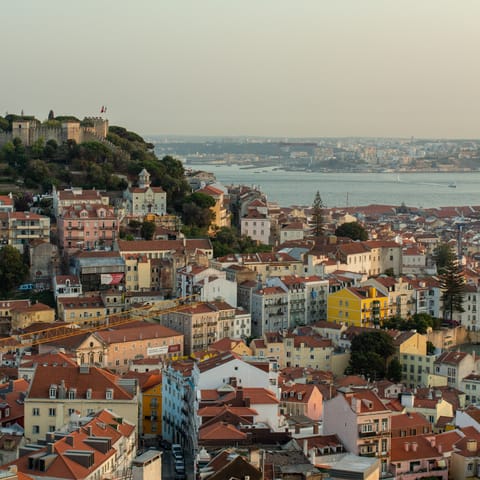 Explore Lisbon from your location in the smart Marquês de Pombal disctrict
