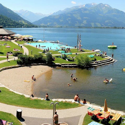 Drive over to the banks of Zeller See lake in a quarter of an hour and go swimming