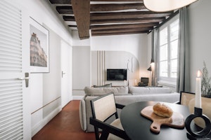 The Parisian's Haven image 10