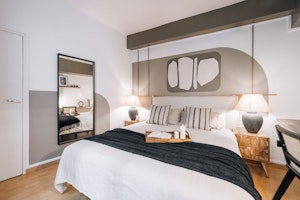The Parisian's Haven image 9