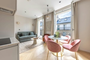 The Parisian Life image 5