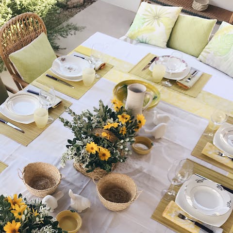 Light up the barbecue and enjoy magical evenings around the outdoor dining table