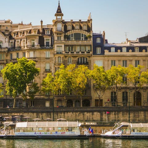 Have a picnic on the scenic banks of the river Seine, only a ten-minute metro ride away 