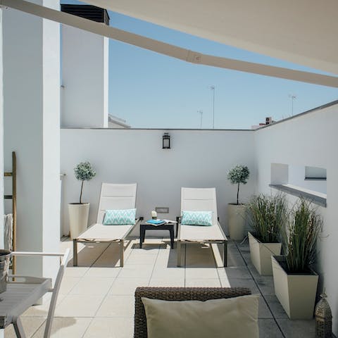 Catch some rays while enjoying your holiday read on the loungers