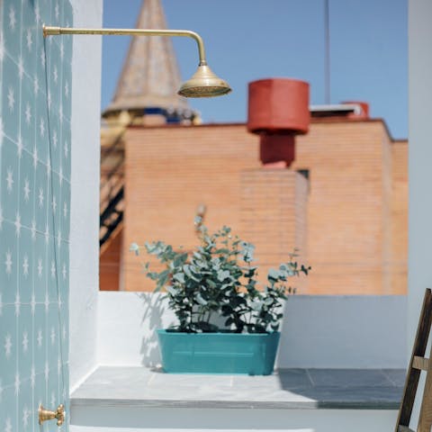 Cool off from the heat with a refreshing soak under the outdoor shower