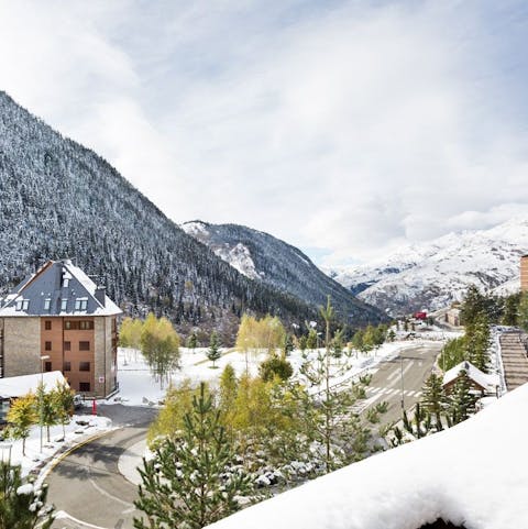 Carve up the slopes of Baqueira Beret — the cable car is just 0.1 km away 