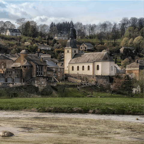 Visit the pretty village of Chassepierre, a sixteen-minute drive away