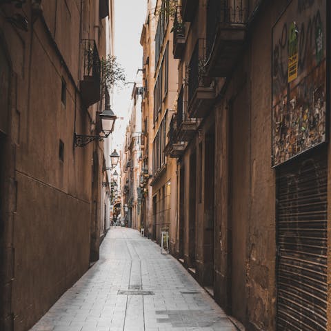 Stroll fifteen minutes to the narrow streets of the Gothic Quarter, packed with tapas and wine bars