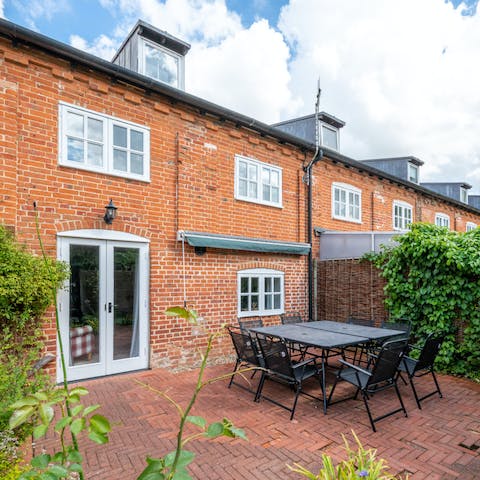 Make the most of the opportunity for alfresco dining in your private courtyard