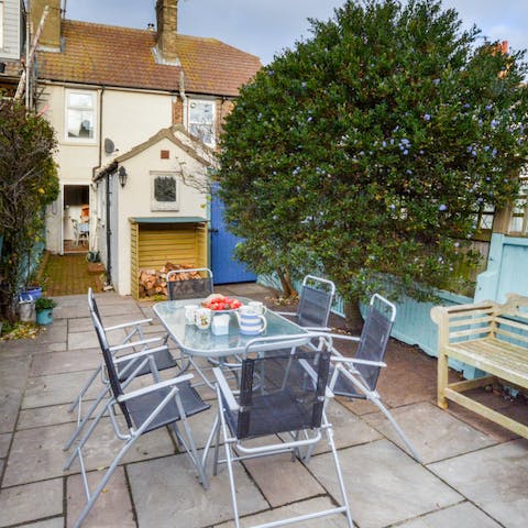 Enjoy tea outside with the sound of the gulls 