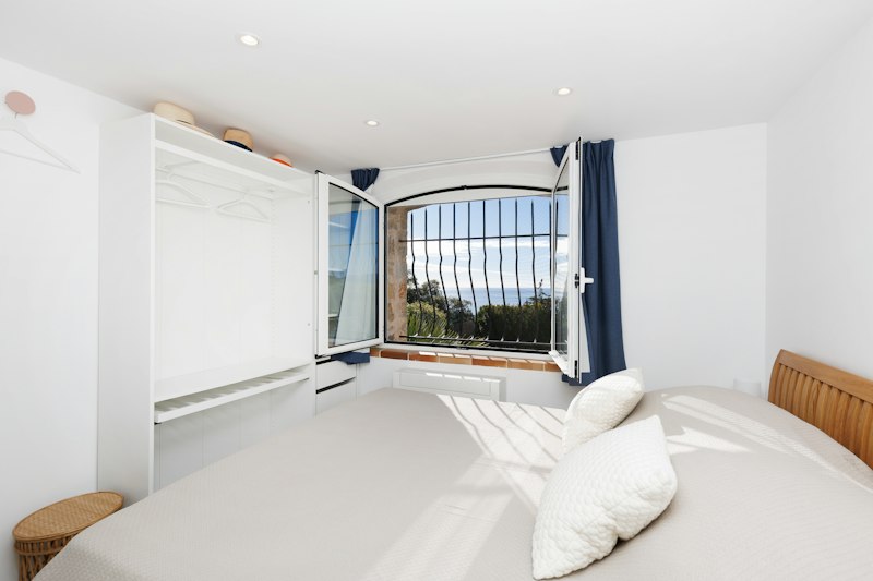Calling Cannes additional image