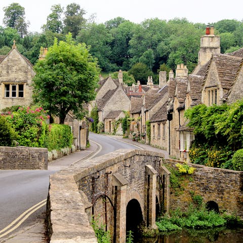 Discover the charms of the Cotswolds, starting in Chipping Norton – just an eight-minute drive away