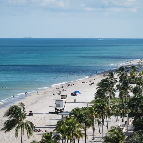Walk ten minutes to Hollywood Beach and sprawl out on the sand