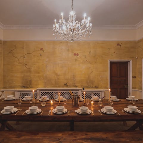 Enjoy a banquet in the dining room by the light of candles or the chandelier