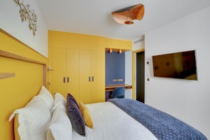 Amber Avenue image 7