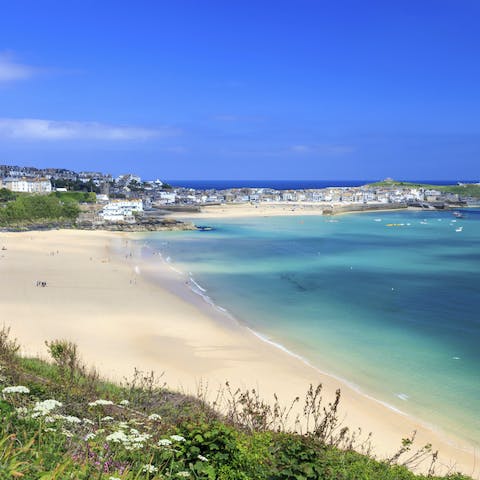 Walk to the stunning Carbis Bay Beach in under ten minutes from this enviable location